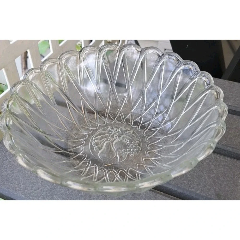 Vtg Indiana Glass Pretzel Glass Design Intaglic Fruit Design #622 Serving‎ Berry